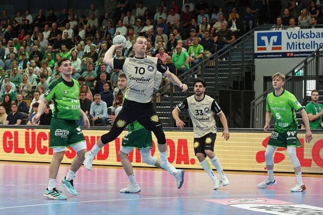 26 04 2026, xovx, Handball Daikin Handball Bundesliga, HSG Wetzlar Bergischer HC v l Josip Simic HSG Wetzlar , Niklas Theiß HSG Wetzlar , Fynn Hangstein Bergischer HC , Eloy Morante Maldonado Bergischer HC , Tristan Kirschner HSG Wetzlar Wetzlar Buderus Arena Hessen Germany EN