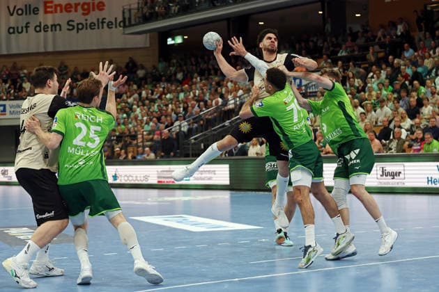26 04 2026, xovx, Handball Daikin Handball Bundesliga, HSG Wetzlar Bergischer HC v l Aron Seesing Bergischer HC , Justin Müller HSG Wetzlar , Eloy Morante Maldonado Bergischer HC , Ahmet Nafea HSG Wetzlar , Niklas Theiß HSG Wetzlar Wetzlar Buderus Arena Hessen Germany EN