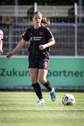 Google Pixel Womens Bundesliga Bayer 04 Leverkusen SC Freiburg, 26 04 2026 Katharina Piljic Bayer 04 Leverkusen, 6 Bayer 04 Leverkusen SC Freiburg on matchday 23 of the Google Pixel Womens Bundesliga on 26 04 2026 at Ulrich Haberland Stadium in Leverkusen North Rhine-Westphalia DFL REGULATIONS PROHIBIT ANY USE OF PHOTOGRAPHS AS IMAGE SEQUENCES AND OR QUASI VIDEO Copyright: xBEAUTIFULxSPORTS AxelxKohringx