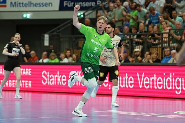 26 04 2026, xovx, Handball Daikin Handball Bundesliga, HSG Wetzlar Bergischer HC cheers for Tristan Kirschner HSG Wetzlar Wetzlar Buderus Arena Hessen Germany EN