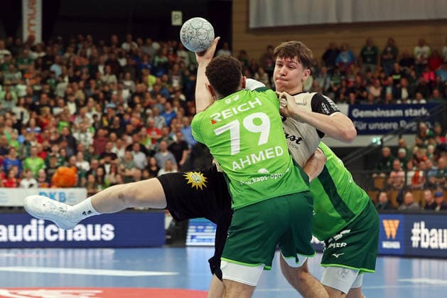 26 04 2026, xovx, Handball Daikin Handball Bundesliga, HSG Wetzlar Bergischer HC v l Ahmet Nafea HSG Wetzlar , Sören Steinhaus Bergischer HC , Jona Schoch HSG Wetzlar Wetzlar Buderus Arena Hessen Germany EN