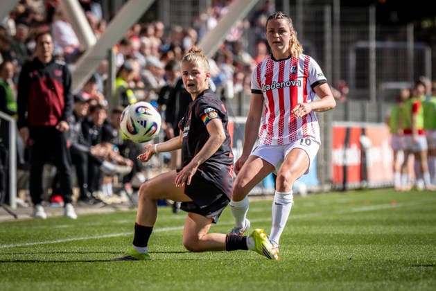 Google Pixel Womens Bundesliga Bayer 04 Leverkusen SC Freiburg, 26 04 2026 Kristin Kögel Bayer 04 Leverkusen, 11 , Selina Vivian SC Freiburg, 10 Bayer 04 Leverkusen SC Freiburg on matchday 23 of the Google Pixel Womens Bundesliga on 26 04 2026 at the Ulrich Haberland Stadium in Leverkusen North Rhine-Westphalia DFL REGULATIONS PROHIBIT ANY USE OF PHOTOGRAPHS AS IMAGE SEQUENCES AND OR QUASI VIDEO Copyright: xBEAUTIFULxSPORTS AxelxKohringx