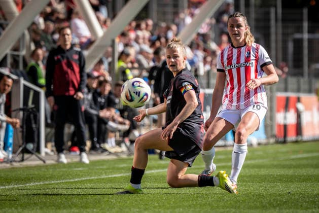 Google Pixel Womens Bundesliga Bayer 04 Leverkusen SC Freiburg, 26 04 2026 Kristin Kögel Bayer 04 Leverkusen, 11 , Selina Vivian SC Freiburg, 10 Bayer 04 Leverkusen SC Freiburg on matchday 23 of the Google Pixel Womens Bundesliga on 26 04 2026 at the Ulrich Haberland Stadium in Leverkusen North Rhine-Westphalia DFL REGULATIONS PROHIBIT ANY USE OF PHOTOGRAPHS AS IMAGE SEQUENCES AND OR QUASI VIDEO Copyright: xBEAUTIFULxSPORTS AxelxKohringx