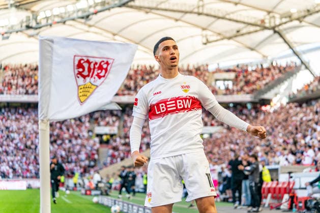 Sport Bilder des Tages 26.04.2026, xdaymx, Fussball 1.Bundesliga, VfB Stuttgart - Werder Bremen Vorlagengeber Bilal El Khannouss jubelt ausgelassen an der Eckfahne nach dem 1:1 Ausgleich (DFL DFB REGULATIONS PROHIBIT ANY USE OF PHOTOGRAPHS as IMAGE SEQUENCES and or QUASI-VIDEO) Stuttgart *** 26 04 2026, xdaymx, Soccer 1 Bundesliga, VfB Stuttgart Werder Bremen assist Bilal El Khannouss cheers exuberantly at the corner flag after the 1 1 equalizer DFL DFB REGULATIONS PROHIBIT ANY USE OF PHOTOGRAPHS as IMAGE SEQUENCES and or QUASI VIDEO Stuttgart
