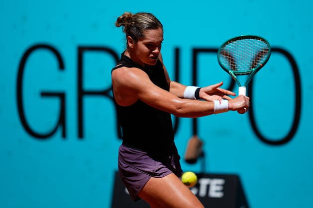April 26, 2026, Madrid, Madrid, Spain: Caty McNally of USA in action against Katerina Siniakova of Czech Republic during the Mutua Madrid Open 2026, ATP, Tennis Herren Masters 1000 and WTA, Tennis Damen 1000, at La Caja Magica on April 26, 2026 in Madrid, Spain. Madrid Spain - ZUMAa181 20260426_zaa_a181_211 Copyright: xDennisxAgyemanx