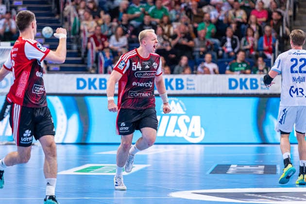 Justus Fischer TSV Hannover Burgdorf, No. 54 v l , TSV Hannover Burgdorf red against TBV Lemgo Lippe white on matchday 29 of the 2025 2026 season in the DAIKIN Handball Bundesliga 26 04 2026, ZAG Arena Hannover, GER , Copyright: xJanxGuentherx xTSVxHannover-Burgdorfx