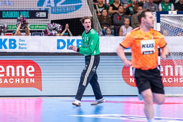 Joel Birlehm TSV Hannover Burgdorf, No. 35 v l , TSV Hannover Burgdorf red against TBV Lemgo Lippe white on matchday 29 of the 2025 2026 season in the DAIKIN Handball Bundesliga 26 04 2026, ZAG Arena Hannover, GER , Copyright: xJanxGuentherx xTSVxHannover-Burgdorfx