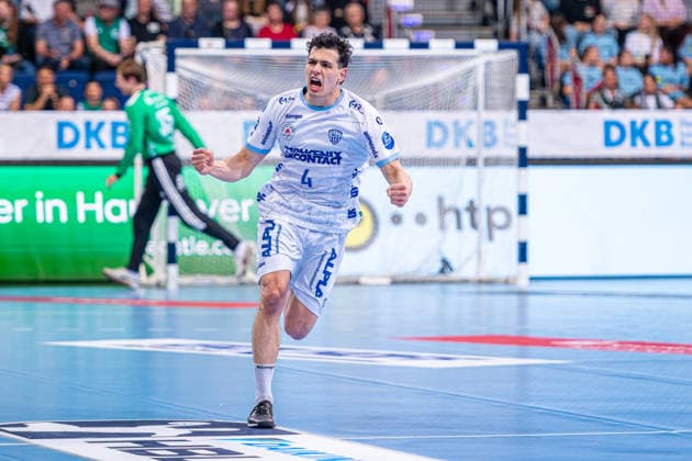 Samuel Zehnder TBV Lemgo Lippe, No. 4 v l , TSV Hannover Burgdorf red against TBV Lemgo Lippe white on matchday 29 of the 2025 2026 season in the DAIKIN Handball Bundesliga 26 04 2026, ZAG Arena Hannover, GER , Copyright: xJanxGuentherx xTSVxHannover-Burgdorfx