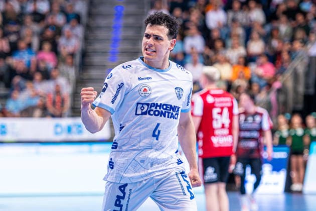 Samuel Zehnder TBV Lemgo Lippe, No. 4 v l , TSV Hannover Burgdorf red against TBV Lemgo Lippe white on matchday 29 of the 2025 2026 season in the DAIKIN Handball Bundesliga 26 04 2026, ZAG Arena Hannover, GER , Copyright: xJanxGuentherx xTSVxHannover-Burgdorfx