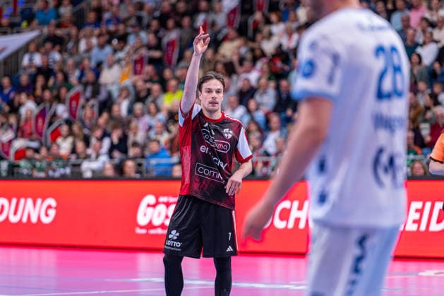 Leif Tissier TSV Hannover Burgdorf, No. 7 v l , TSV Hannover Burgdorf red against TBV Lemgo Lippe white on matchday 29 of the 2025 2026 season in the DAIKIN Handball Bundesliga 26 04 2026, ZAG Arena Hannover, GER , Copyright: xJanxGuentherx xTSVxHannover-Burgdorfx