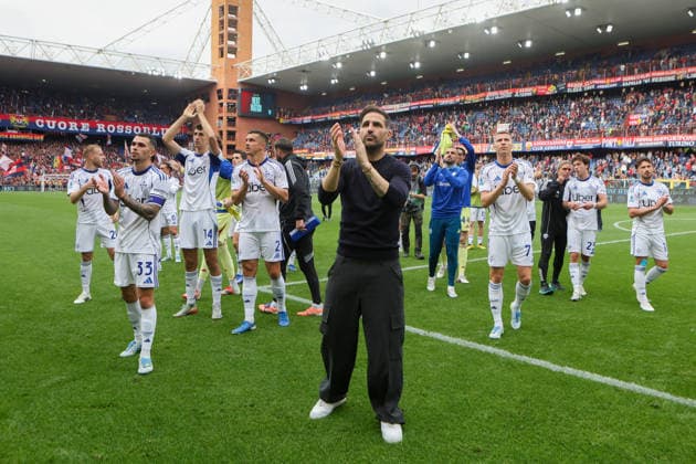 Como™s players celebrates at the end of the match during the Serie A soccer match between Genoa and Como at the Luigi Ferraris Stadium in Genoa, Italy - Sunday, April 26, 2026. - Soccer .  Copyright: xTanoxPecoraro LaPressex