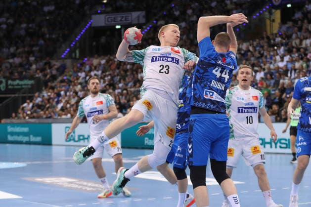 26 04 2026, xgox, Handball Daikin HBL TVB Stuttgart SC Magdeburg emspor, v l Magnus Saugstrup Magdeburg, 23 throws goal, Torschuetze, erzielt Tor, Treffer, scores the goal Stuttgart