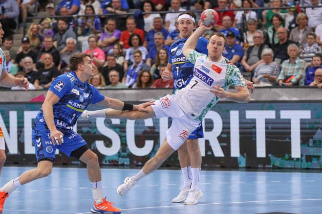 26 04 2026, xgox, Handball Daikin HBL TVB Stuttgart SC Magdeburg emspor, v l Felix Claar Magdeburg, 7 wirft Tor, Torschuetze, erzielt Tor, Treffer, scores the goal Stuttgart