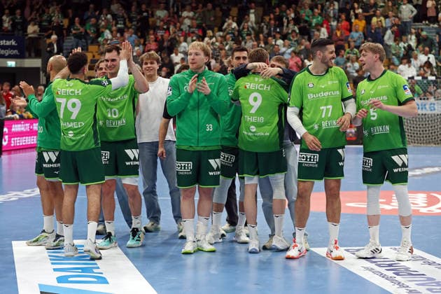 26 04 2026, xovx, Handball Daikin Handball Bundesliga, HSG Wetzlar Bergischer HC The players of HSG Wetzlar celebrate the 33 29 victory over Bergischer HC Wetzlar Buderus Arena Hessen Germany EN