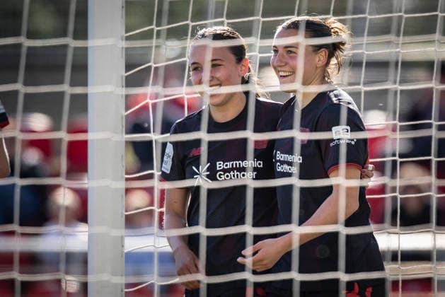 Google Pixel Frauen Bundesliga Bayer 04 Leverkusen SC Freiburg, 26 04 2026 The next goal celebration Carlotta Wamser Bayer 04 Leverkusen, 37, right puts on 4 0 Bayer 04 Leverkusen SC Freiburg on matchday 23 of the Google Pixel Frauen Bundesliga on 26 04 2026 at the Ulrich Haberland Stadium in Leverkusen North Rhine-Westphalia DFL REGULATIONS PROHIBIT ANY USE OF PHOTOGRAPHS AS IMAGE SEQUENCES AND OR QUASI VIDEO Copyright: xBEAUTIFULxSPORTS AxelxKohringx