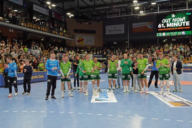 26 04 2026, xovx, Handball Daikin Handball Bundesliga, HSG Wetzlar Bergischer HC The players of HSG Wetzlar celebrate the 33 29 victory over Bergischer HC Wetzlar Buderus Arena Hessen Germany EN