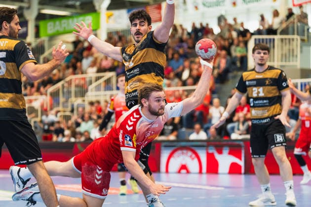 Alexander Schoss TuSEM Essen, 91 on jump shot TuSEM Essen vs HC Elbflorenz Dresden, Handball, 2 HBL, Matchday 29, Season 2025 26, 26 04 2026, TuSEM Essen vs HC Elbflorenz Dresden, Handball, 2 HBL, Matchday 29, Season 2025 26, 26 04 2026 Essen Copyright: xEibner-Pressefoto LukasxBaldygax EP_LBA