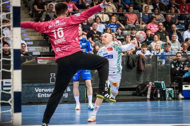 Daniel Pettersson SC Magdeburg 11 vs Miljan Vujovic TVB Stuttgart, 16 GER, TVB Stuttgart SC Magdeburg, DAIKIN HBL, Handball, Bundesliga, Matchday 29, Season 2025 2026, 26 04 2026 GER, TVB Stuttgart SC Magdeburg, DAIKIN HBL, Handball, Bundesliga, Matchday 29, Season 2025 2026, 26 04 2026 Stuttgart Copyright: xSandyxDinkelackerx EP_SDR