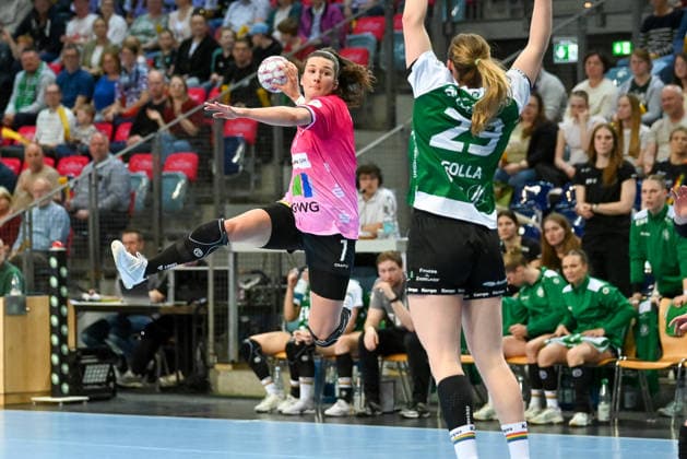 Engelina Molenaar SV Union Halle Neustadt, 07 vs Paulina Golla VfL Oldenburg, 29 VfL Oldenburg vs SV Union Halle Neustadt, ALSCO Handball Bundesliga Women, Playoffs, Matchday 2, Season 2025 2026, 25 04 2026, VfL Oldenburg vs SV Union Halle Neustadt, ALSCO Handball Bundesliga Women, Playoffs, Matchday 2, Season 2025 2026, 25 04 2026 Oldenburg Copyright: xEibner-Pressefoto RobertxGertzenx EP_RGN