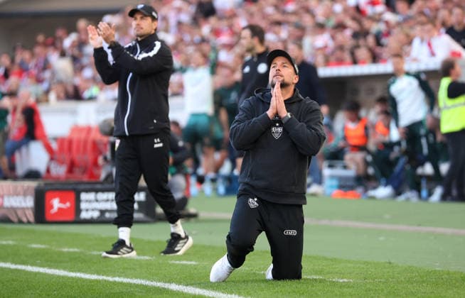Sport Bilder des Tages 26.04.2026, Deutschland, Stuttgart, Fußball Bundesliga, 31. Spieltag, VfB Stuttgart vs. SV Werder Bremen, VfB Trainer Sebastian Hoeneß enttäuscht *** 26 04 2026, Germany, Stuttgart, Soccer Bundesliga, Matchday 31, VfB Stuttgart vs SV Werder Bremen, VfB coach Sebastian Hoeneß disappointed
