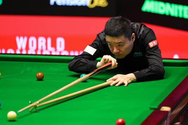 Sport Bilder des Tages (260426) -- SHEFFIELD, April 26, 2026 -- Ding Junhui competes during the round 2 match between Ding Junhui of China and Zhao Xintong of China at the World Snooker Championship 2026 in Sheffield, Britain, on April 26, 2026. (Photo by Xinhua) (SP)BRITAIN-SHEFFIELD-SNOOKER World Championship, WM, Weltmeisterschaft ZhaixZheng 