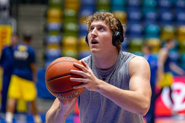 Basketball Bundesliga BBL, Frankfurt Skyliners vs ALBA Berlin, Süwag Energie Arena Frankfurt am Main 26 04 2026 Basketball Bundesliga BBL, Frankfurt am Main, Germany 26 04 2026 Jacob Holt Frankfurt Skyliners, 10 at the Warm Up, Basketball Bundesliga BBL, Match of Frankfurt Skyliners vs ALBA Berlin, Süwag Energie Arena Frankfurt am Main Copyright: xBEAUTIFULxSPORTS Freudensteinx