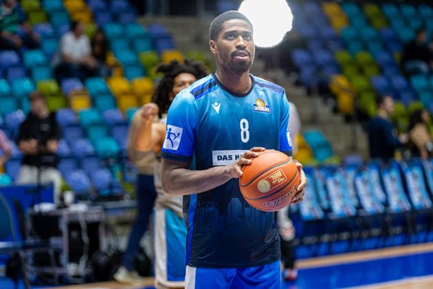 Basketball Bundesliga BBL, Frankfurt Skyliners vs ALBA Berlin, Süwag Energie Arena Frankfurt am Main 26 04 2026 Basketball Bundesliga BBL, Frankfurt am Main, Germany 26 04 2026 William Christmas Frankfurt Skyliners, 8 at the Warm Up, Basketball Bundesliga BBL, Match of Frankfurt Skyliners vs ALBA Berlin, Süwag Energie Arena Frankfurt am Main Copyright: xBEAUTIFULxSPORTS Freudensteinx