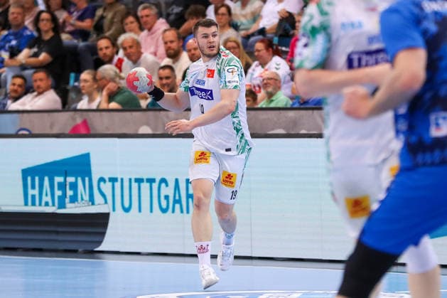 26 04 2026, xgox, Handball Daikin HBL TVB Stuttgart SC Magdeburg emspor, v l Elvar Oern Jonsson Magdeburg, 19 am Ball, plays the ball Stuttgart