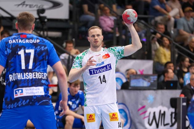 26 04 2026, xgox, Handball Daikin HBL TVB Stuttgart SC Magdeburg emspor, v l Omar Ingi Magnusson Magdeburg, 14 am Ball, plays the ball Stuttgart