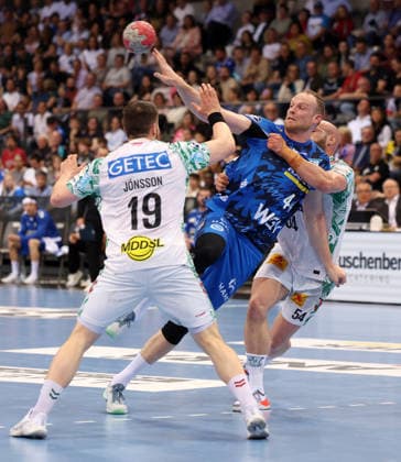 26 04 2026 Stuttgart, Handball TVB Stuttgart vs SC Magdeburg, f l Elvar Örn Jonsson Magdeburg , Lenny Rubin TVB