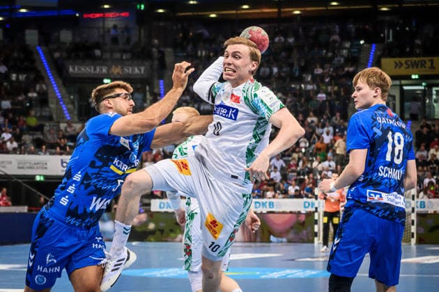Gisli Thorgeir Kristjansson SC Magdeburg 10 vs Antonio Serradilla TVB Stuttgart, 05 , re Linus Schmid TVB Stuttgart, 18 GER, TVB Stuttgart SC Magdeburg, DAIKIN HBL, Handball, Bundesliga, 29 Matchday, Season 2025 2026, 26 04 2026 GER, TVB Stuttgart SC Magdeburg, DAIKIN HBL, Handball, Bundesliga, 29 Matchday, Season 2025 2026, 26 04 2026 Stuttgart Copyright: xSandyxDinkelackerx EP_SDR