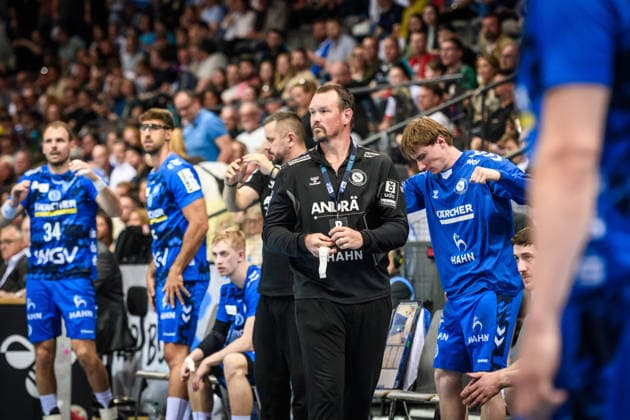 Misha Kaufmann TVB Stuttgart, Coach concentrated view of the pitch GER, TVB Stuttgart SC Magdeburg, DAIKIN HBL, Handball, Bundesliga, Matchday 29, Season 2025 2026, 26 04 2026 GER, TVB Stuttgart SC Magdeburg, DAIKIN HBL, Handball, Bundesliga, Matchday 29, Season 2025 2026, 26 04 2026 Stuttgart Copyright: xSandyxDinkelackerx EP_SDR
