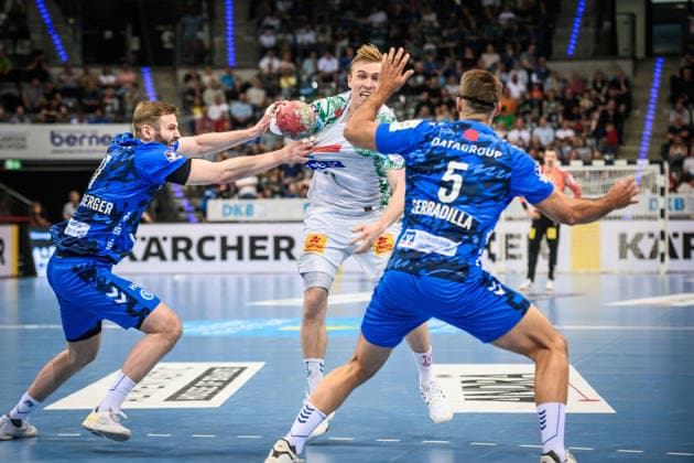 Gisli Thorgeir Kristjansson SC Magdeburg 10 between Samuel Roethlisberger TVB Stuttgart, 17 and Antonio Serradilla TVB Stuttgart, 05 GER, TVB Stuttgart SC Magdeburg, DAIKIN HBL, Handball, Bundesliga, 29 Matchday, Season 2025 2026, 26 04 2026 GER, TVB Stuttgart SC Magdeburg, DAIKIN HBL, Handball, Bundesliga, 29 Matchday, Season 2025 2026, 26 04 2026 Stuttgart Copyright: xSandyxDinkelackerx EP_SDR