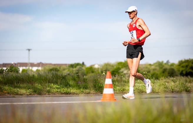 Sport Bilder des Tages Deutsche Meisterschaften Straßengehen; Kelsterbach, 26.04.2026 Christopher Linke (Eintracht Frankfurt e.V.) sichert sich bei den Männern den Deutschen Meistertitel im Halbmarathon Straßengehen; Deutsche Meisterschaften Straßengehen am 26.04.2026 in Kelsterbach (Hessen). *** German Road Walking Championships Kelsterbach, 26 04 2026 Christopher Linke Eintracht Frankfurt e V secures the German championship title in the mens half marathon road walking German Road Walking Championships on 26 04 2026 in Kelsterbach Hesse Copyright: xBEAUTIFULxSPORTS R.xSchmittx