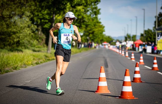 Sport Bilder des Tages Deutsche Meisterschaften Straßengehen; Kelsterbach, 26.04.2026 Bianca Maria Dittrich (Spiridon Frankfurt) wird Deutsche Meisterin im Marathon Straßengehen der Frauen; Deutsche Meisterschaften Straßengehen am 26.04.2026 in Kelsterbach (Hessen). *** German Road Walking Championships Kelsterbach, 26 04 2026 Bianca Maria Dittrich Spiridon Frankfurt becomes German champion in the womens marathon road walking German Road Walking Championships on 26 04 2026 in Kelsterbach Hesse Copyright: xBEAUTIFULxSPORTS R.xSchmittx