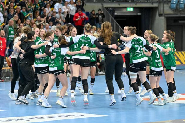 The Bundesliga women of VfL Oldenburg celebrate after the victory over SV Union Halle Neustadt VfL Oldenburg vs SV Union Halle Neustadt, ALSCO Handball Bundesliga Women, Playoffs, Matchday 2, Season 2025 2026, 25 04 2026, VfL Oldenburg vs SV Union Halle Neustadt, ALSCO Handball Bundesliga Women, Playoffs, Matchday 2, Season 2025 2026, 25 04 2026 Oldenburg Copyright: xEibner-Pressefoto RobertxGertzenx EP_RGN
