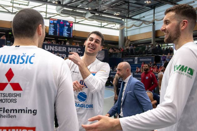 Sport Bilder des Tages Nemanja Djurisic (MBC, 42), Jure Planinic (MBC, 44), Kresimir Nikic (MBC. 9), nach dem 83:52 Heimsieg, Syntainics MBC vs. Fitness First Würzburg Baskets, Basketball, 1. Bundesliga, Maenner, 31. Spieltag, Saison 2025 26, 26.04.2026. Weißenfels Stadthalle Sachsen-Anhalt Deutschland *** Nemanja Djurisic MBC, 42 , Jure Planinic MBC, 44 , Kresimir Nikic MBC 9 , after the 83 52 home win, Syntainics MBC vs Fitness First Würzburg Baskets, Basketball, 1 Bundesliga, Men, Matchday 31, Season 2025 26, 26 04 2026 Weißenfels Stadthalle Sachsen Anhalt Germany