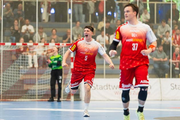 Valentin Willner TuSEM Essen, 05 at the goal, Max Neuhaus TuSEM Essen, 37 TuSEM Essen vs HC Elbflorenz Dresden, Handball, 2 HBL, Matchday 29, Season 2025 26, 26 04 2026, TuSEM Essen vs HC Elbflorenz Dresden, Handball, 2 HBL, Matchday 29, Season 2025 26, 26 04 2026 Essen Copyright: xEibner-Pressefoto LukasxBaldygax EP_LBA