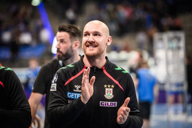 Christian OÂ Sullivan SC Magdeburg 24 joy, jubilation after away win against TVB Stuttgart GER, TVB Stuttgart SC Magdeburg, DAIKIN HBL, Handball, Bundesliga, 29 Matchday, Season 2025 2026, 26 04 2026 GER, TVB Stuttgart SC Magdeburg, DAIKIN HBL, Handball, Bundesliga, 29 Matchday, Season 2025 2026, 26 04 2026 Stuttgart Copyright: xSandyxDinkelackerx EP_SDR