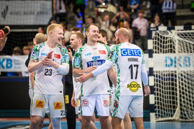 Looking forward together Magnus Saugstrup SC Magdeburg 23 , Felix Claar SC Magdeburg 07 , Tim Hornke SC Magdeburg 17 and Team GER, TVB Stuttgart SC Magdeburg, DAIKIN HBL, Handball, Bundesliga, Matchday 29, Season 2025 2026, 26 04 2026 GER, TVB Stuttgart SC Magdeburg, DAIKIN HBL, Handball, Bundesliga, Matchday 29, Season 2025 2026, 26 04 2026 Stuttgart Copyright: xSandyxDinkelackerx EP_SDR