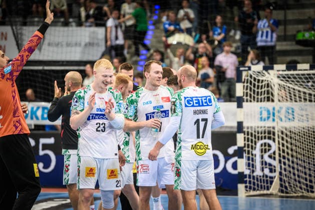 Looking forward together Magnus Saugstrup SC Magdeburg 23 , Felix Claar SC Magdeburg 07 , Tim Hornke SC Magdeburg 17 and Team GER, TVB Stuttgart SC Magdeburg, DAIKIN HBL, Handball, Bundesliga, Matchday 29, Season 2025 2026, 26 04 2026 GER, TVB Stuttgart SC Magdeburg, DAIKIN HBL, Handball, Bundesliga, Matchday 29, Season 2025 2026, 26 04 2026 Stuttgart Copyright: xSandyxDinkelackerx EP_SDR