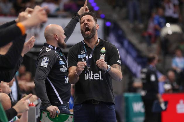 26 04 2026, xgox, Handball Daikin HBL TVB Stuttgart SC Magdeburg emspor, v l Bennet Wiegert Magdeburg, coach jubilation, goal celebration, jubelt über das Tor, celebrate the goal, celebration Stuttgart