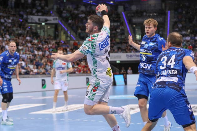26 04 2026, xgox, Handball Daikin HBL TVB Stuttgart SC Magdeburg emspor, v l Elvar Oern Jonsson Magdeburg, 19 throws goal, Torschuetze, erzielt Tor, Treffer, scores the goal Stuttgart