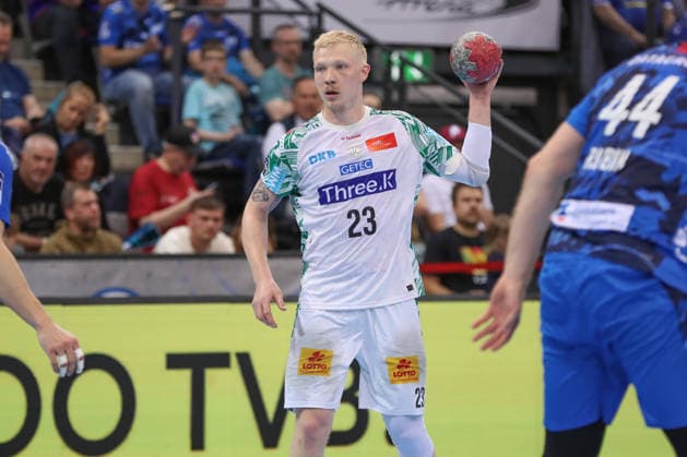 26 04 2026, xgox, Handball Daikin HBL TVB Stuttgart SC Magdeburg emspor, v l Magnus Saugstrup Magdeburg, 23 am Ball, plays the ball Stuttgart
