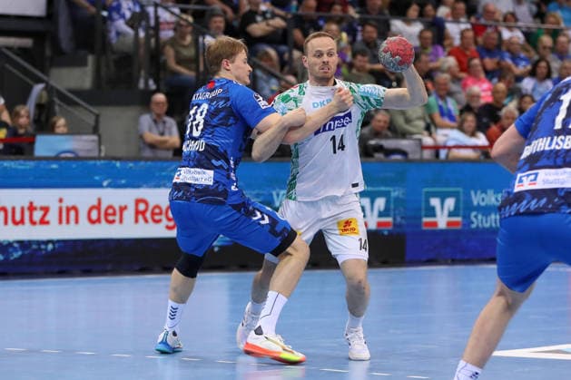 26 04 2026, xgox, Handball Daikin HBL TVB Stuttgart SC Magdeburg emspor, v l Linus Schmid Stuttgart, 18 , Omar Ingi Magnusson Magdeburg, 14 duel, duel, fight, tackle Stuttgart