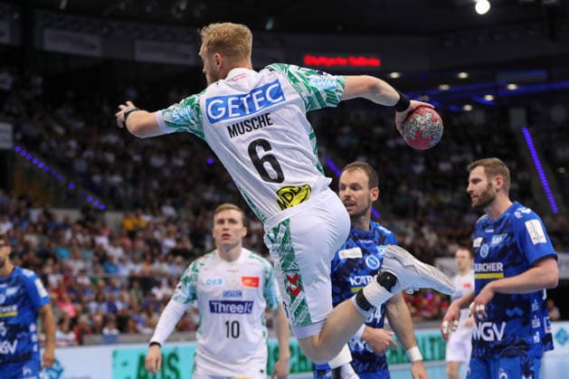 26 04 2026, xgox, Handball Daikin HBL TVB Stuttgart SC Magdeburg emspor, v l Matthias Musche Magdeburg, 6 am Ball, plays the ball Stuttgart