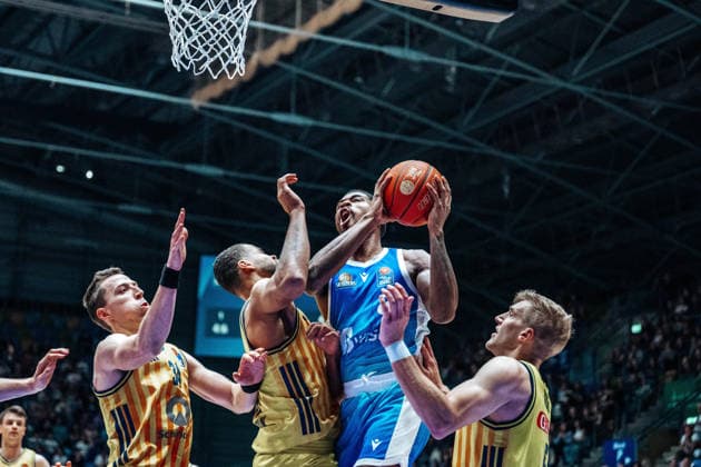 Justin Bean Alba Berlin, 34 , William Christmas Skyliners Frankfurt, 08 GER, Skyliners Frankfurt vs Alba Berlin, easycredit BBL, Bundesliga, 31 Matchday, Season 2025 2026 26 04 2026 Eibner Pressefoto Attila Ziga GER, Skyliners Frankfurt vs Alba Berlin, easycredit BBL, Bundesliga, 31 Matchday, Season 2025 2026 26 04 2026 Frankfurt am Main Copyright: xEibner-Pressefotox EP_AZA