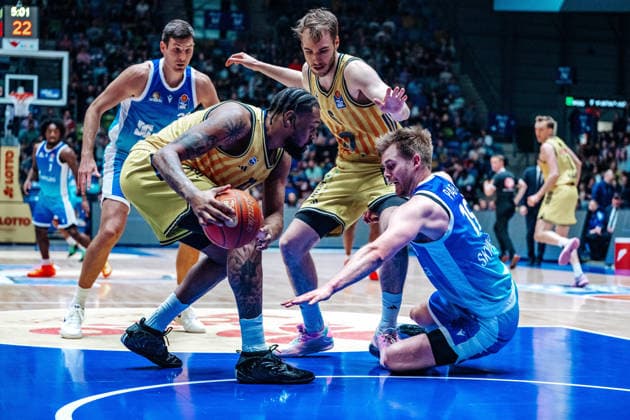 J Wan Roberts Alba Berlin, 13 , Till Pape Skyliners Frankfurt, 19 GER, Skyliners Frankfurt vs Alba Berlin, easycredit BBL, Bundesliga, 31 Matchday, Season 2025 2026 26 04 2026 Eibner Pressefoto Attila Ziga GER, Skyliners Frankfurt vs Alba Berlin, easycredit BBL, Bundesliga, 31 Matchday, Season 2025 2026 26 04 2026 Frankfurt am Main Copyright: xEibner-Pressefotox EP_AZA