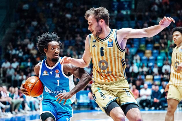 Isaiah Swope Skyliners Frankfurt, 01 , Malte Delow Alba Berlin, 06 GER, Skyliners Frankfurt vs Alba Berlin, easycredit BBL, Bundesliga, 31 Matchday, Season 2025 2026 26 04 2026 Eibner Pressefoto Attila Ziga GER, Skyliners Frankfurt vs Alba Berlin, easycredit BBL, Bundesliga, 31 Matchday, Season 2025 2026 26 04 2026 Frankfurt am Main Copyright: xEibner-Pressefotox EP_AZA