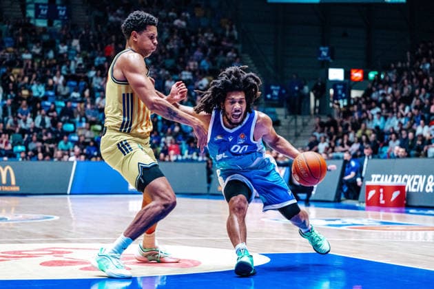 Tyger Campbell Skyliners Frankfurt, 00 , Michael Rataj Alba Berlin, 21 GER, Skyliners Frankfurt vs Alba Berlin, easycredit BBL, Bundesliga, 31 Matchday, Season 2025 2026 26 04 2026 Eibner Pressefoto Attila Ziga GER, Skyliners Frankfurt vs Alba Berlin, easycredit BBL, Bundesliga, 31 Matchday, Season 2025 2026 26 04 2026 Frankfurt am Main Copyright: xEibner-Pressefotox EP_AZA